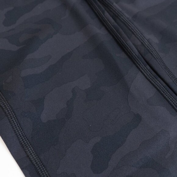 Vuori Daily Legging Black Camo 7/8 Length BreatheInterlock™ - Picture 7 of 13